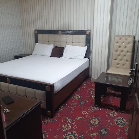 Town Guest House Toba Tek Singh Kültér fotó