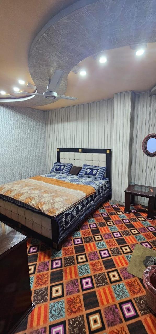 Town Guest House Toba Tek Singh Kültér fotó