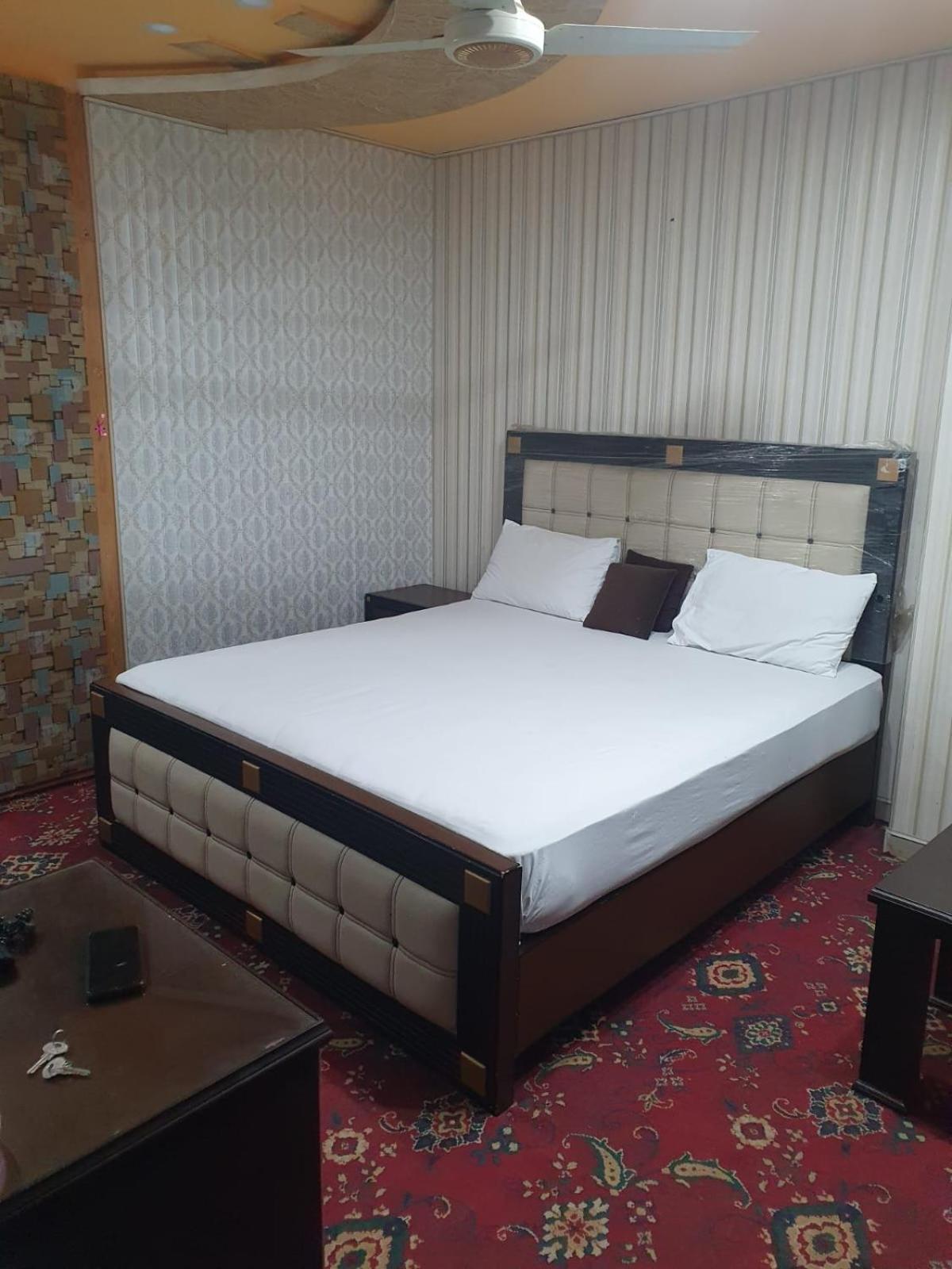 Town Guest House Toba Tek Singh Kültér fotó