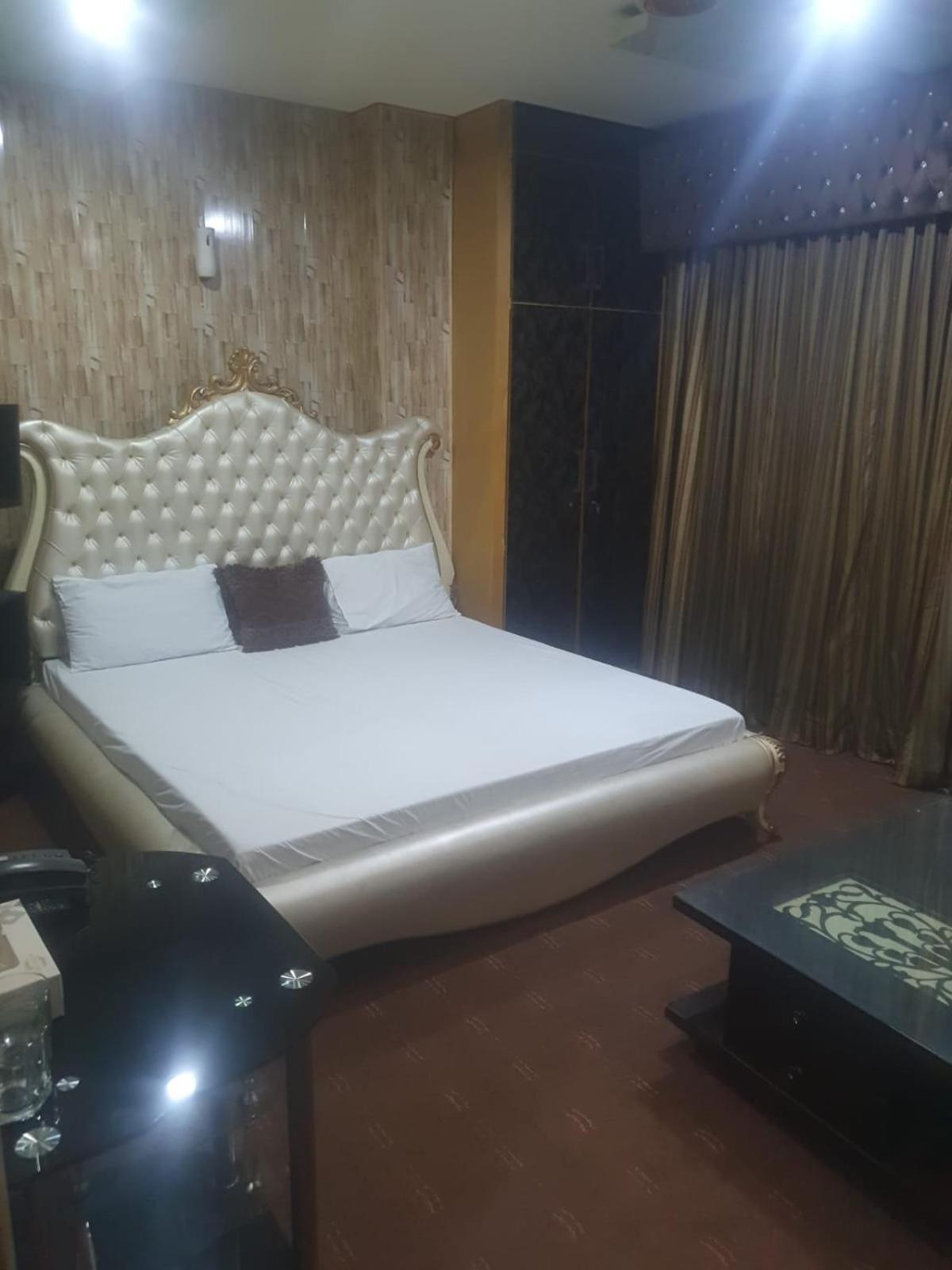 Town Guest House Toba Tek Singh Kültér fotó