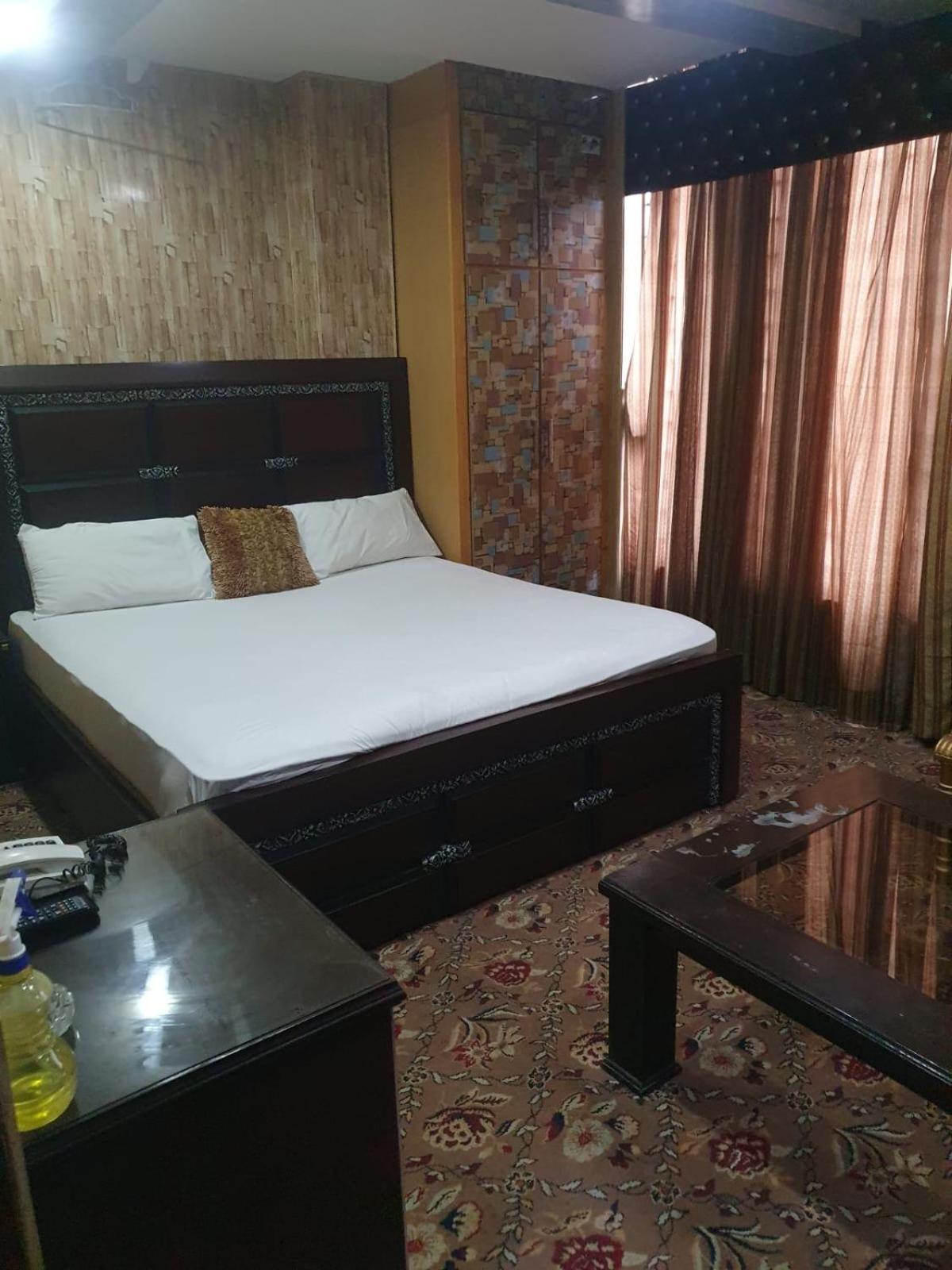 Town Guest House Toba Tek Singh Kültér fotó