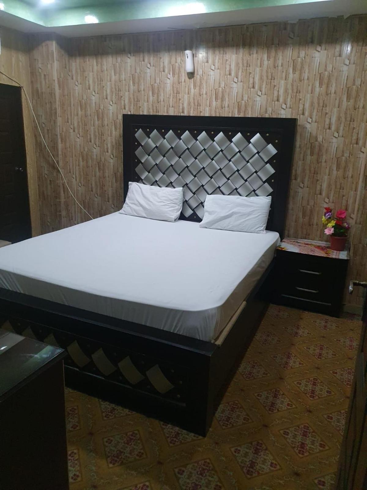 Town Guest House Toba Tek Singh Kültér fotó