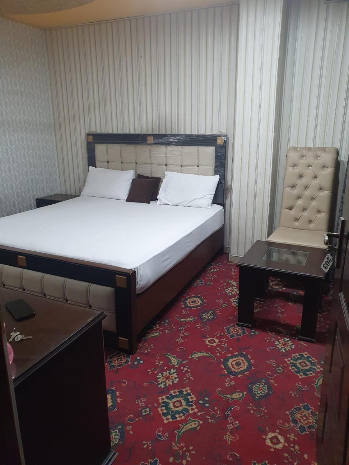 Town Guest House Toba Tek Singh Kültér fotó